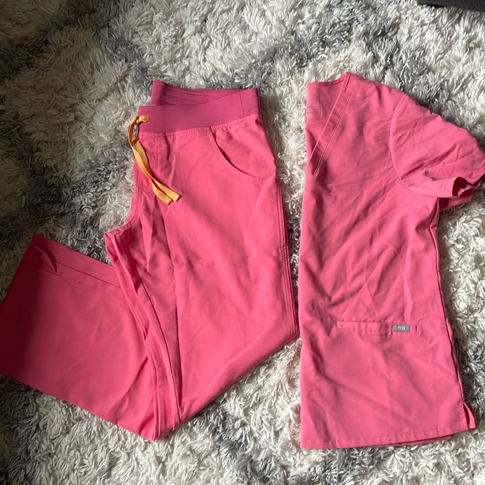 NEON🌸PINK  figs large set
